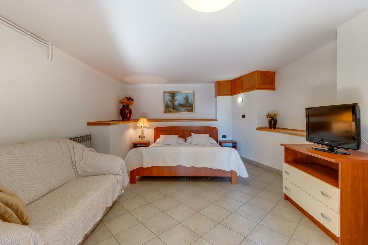 Apartmani Muzic Orlec Екстер'єр фото